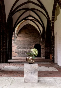 Sadie Vase - Line - Topaz Medium